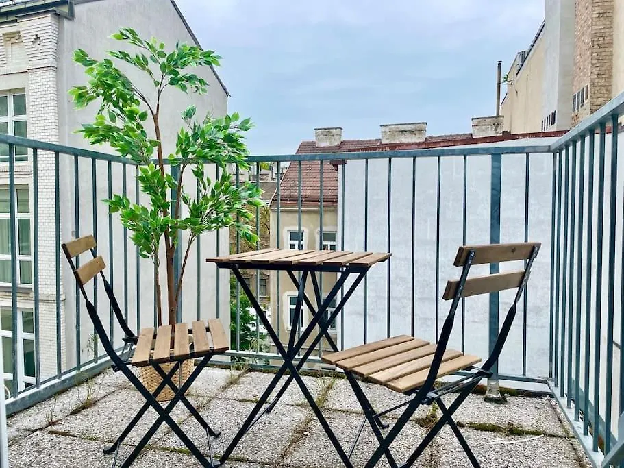 Rooftop Apartment With Free Parking & Balcony & Ac Vienna Austria
