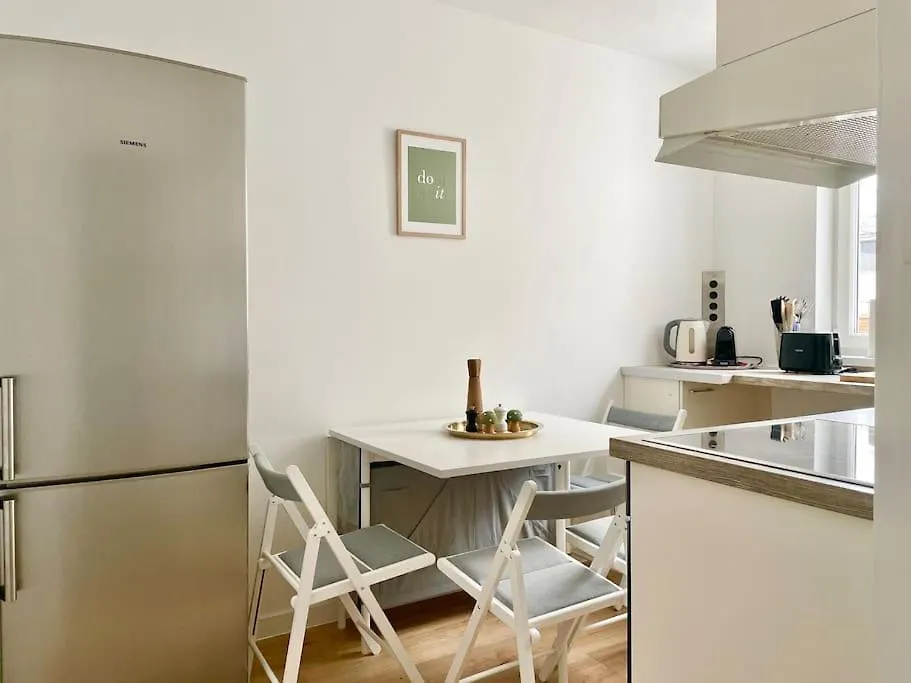 Rooftop Apartment With Free Parking & Balcony & Ac Vienna